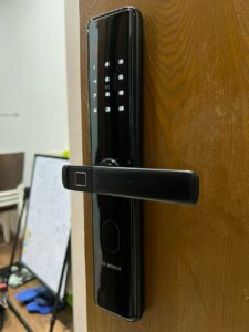 Khóa vân tay cửa gỗ tay gạt Bosch ID30 EU App Wifi