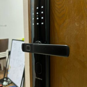 Khóa vân tay cửa gỗ tay gạt Bosch ID30 EU App Wifi