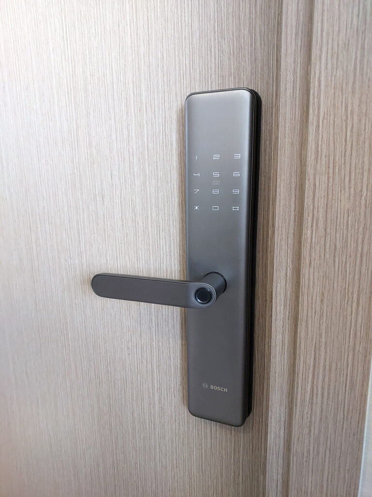 Khóa cửa vân tay Bosch ID40 EU App Wifi