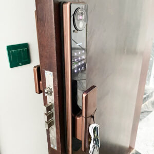 Khóa điện tử cửa gỗ Hubert HB CGI5 EU Dịch vụ lắp đặt khóa điện tử cửa gỗ Hubert HB CGI5