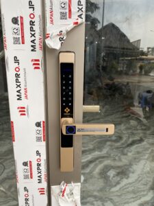 Gợi ý các mẫu khoá vân tay cửa nhôm Việt Pháp nên mua hiện nay Khóa cửa điện tử Hubert HB CN39 SAND GOLD