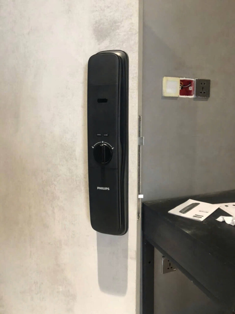 Khóa điện tử PHILIPS DDL702-1HWS