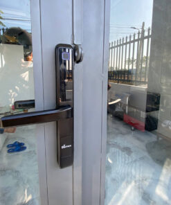 Khóa điện tử cửa nhôm DEMAX EL606 Hình ảnh lắp đặt Khóa điện tử Demax EL606