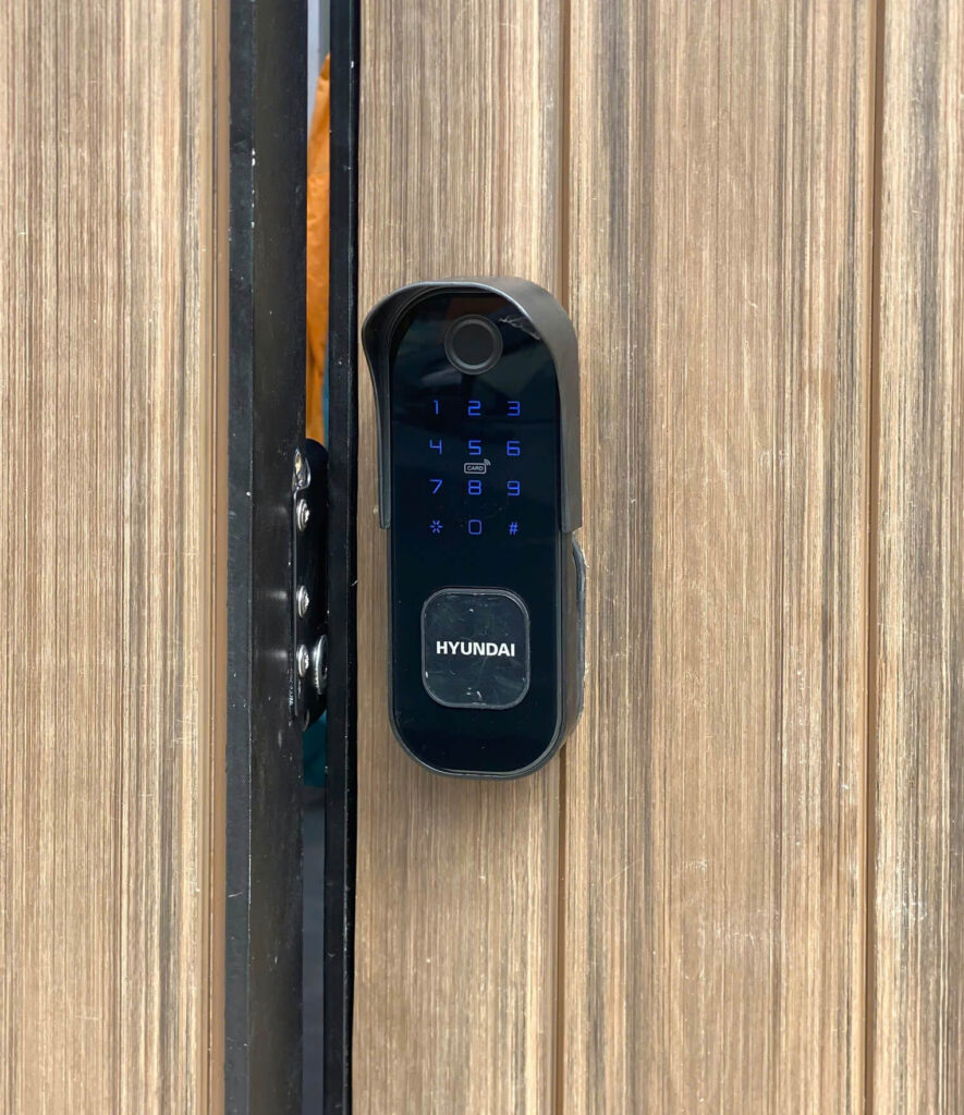 Khóa điện tử cửa cổng chống nước, vân tay 2 chiều Hyundai HY-SLN002 Black