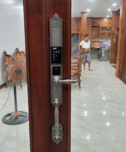 Khóa cửa vân tay tân cổ điển HYUNDAI HY-SLC8818 Bronze Khóa cửa vân tay tân cổ điển HYUNDAI HY-SLC8818 Bronze