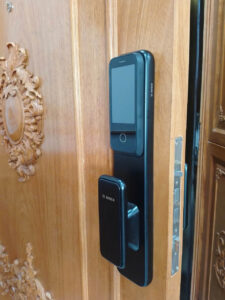 Khóa cửa vân tay tự động Bosch EL600VF EU Face ID