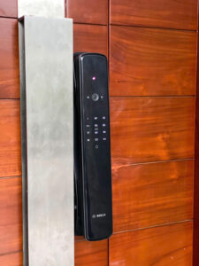 Khóa cửa vân tay tự động Bosch EL800VF EU Face ID