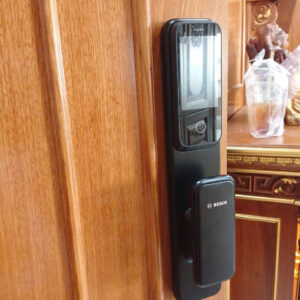 Khóa cửa vân tay tự động Bosch EL600VF EU Face ID