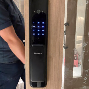 Khóa cửa vân tay tự động Bosch EL600VF EU Face ID