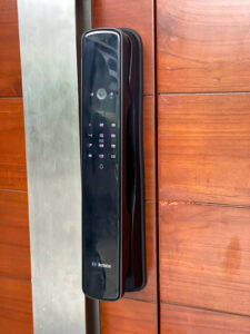 Khóa cửa vân tay tự động Bosch EL800VF EU Face ID