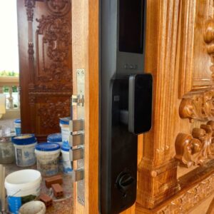 Khóa điện tử cửa gỗ DEMAX EL966 VF CNC Khóa điện tử cửa gỗ DEMAX EL966 VF CNC Đen Nano hình ảnh thực tế