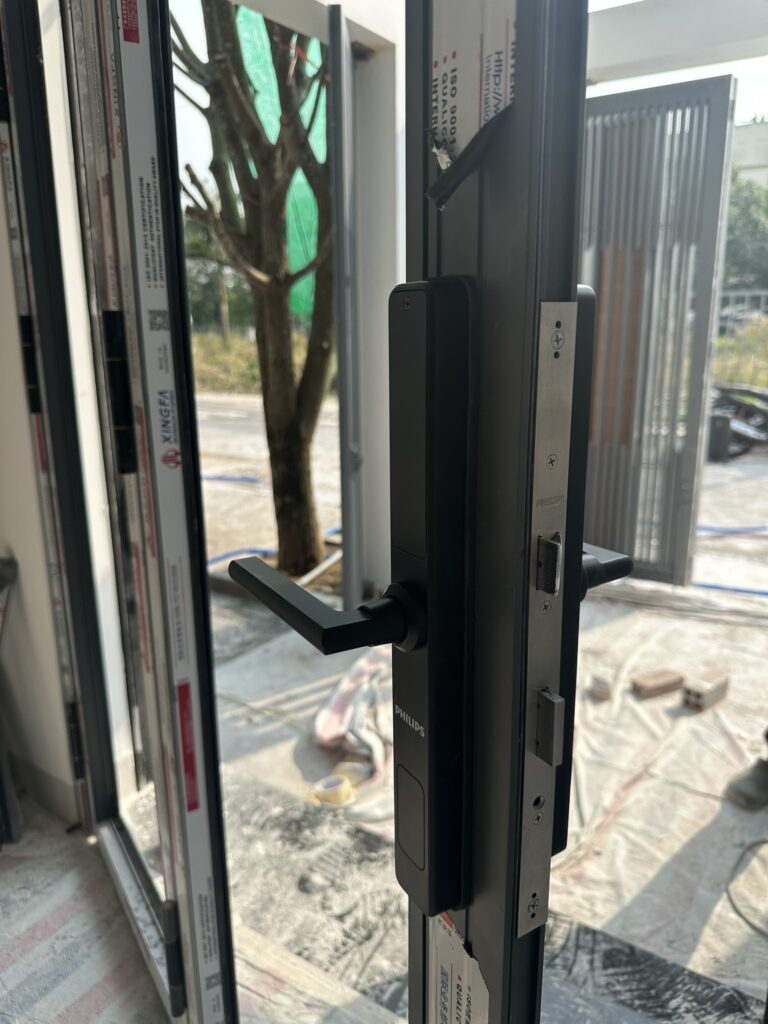 Khóa Điện Tử Philips DDL608-5HWS – Giải Pháp An Ninh Tối Ưu Cho Cửa Nhôm 475522395 542010422216421 1590758873829139597 n