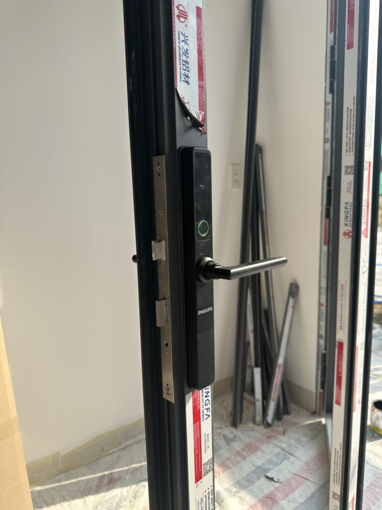 Khóa Điện Tử Philips DDL608-5HWS – Giải Pháp An Ninh Tối Ưu Cho Cửa Nhôm 475530591 542010392216424 3051946577273516915 n