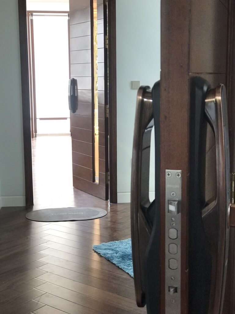 Khóa Điện Tử Philips DDL702E-5HWS – Giải Pháp An Ninh Tối Ưu Cho Ngôi Nhà Thông Minh 484456763 573612389056224 6674778422934746481 n