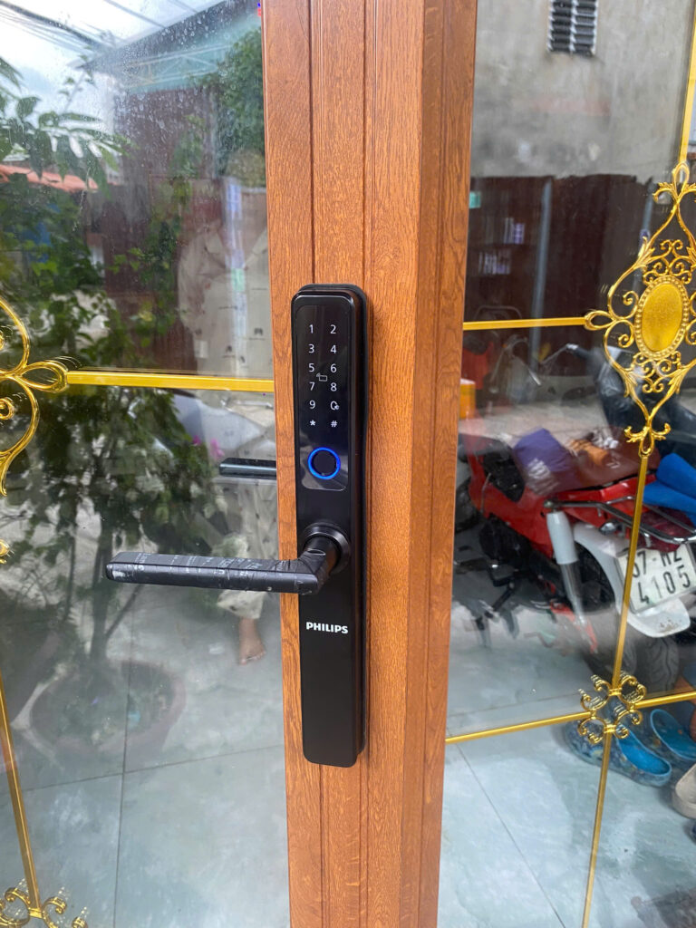 Khóa Điện Tử Philips DDL608-5HWS – Giải Pháp An Ninh Tối Ưu Cho Cửa Nhôm z6610441934889 9b848e92bfa2cd42ea6b25b4ceead7a2