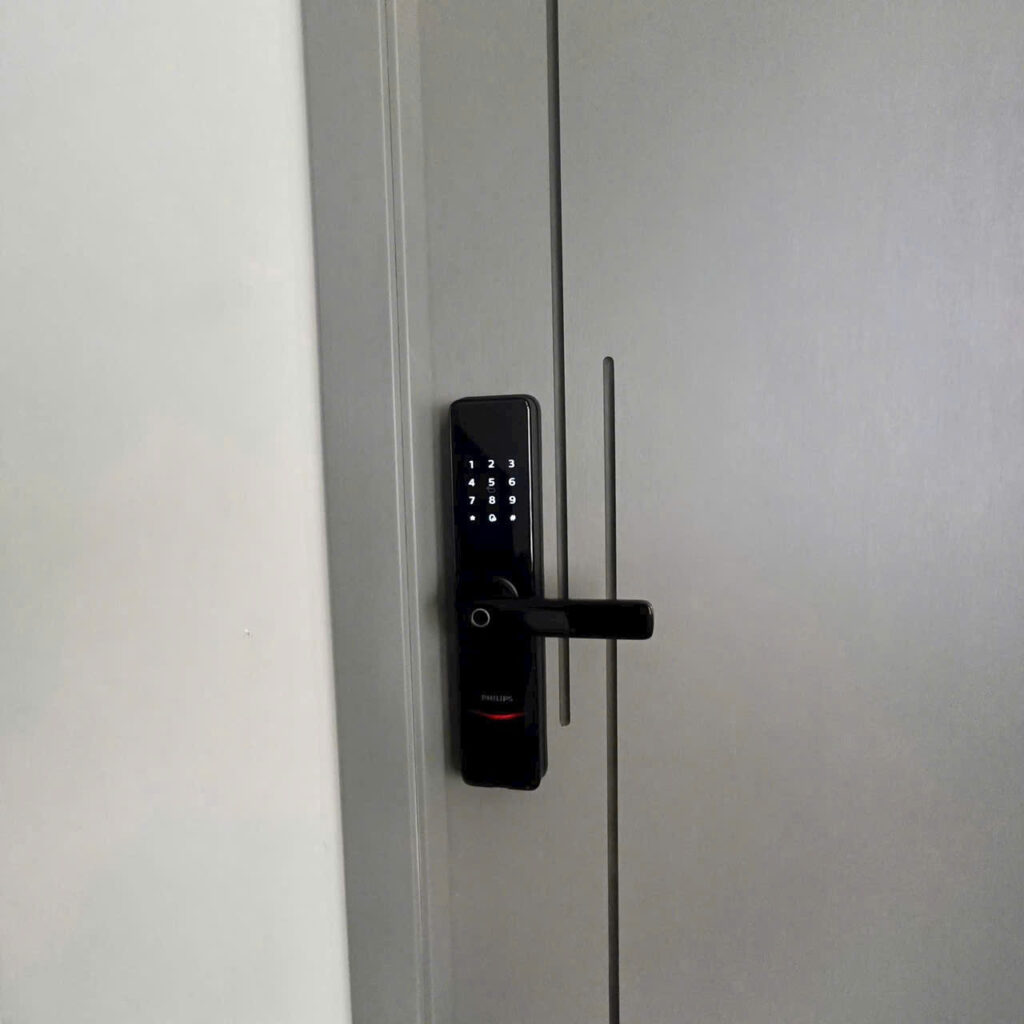 Lắp đặt khóa điện tử Philips quận 12 (Hồ Chí Minh) 1 2