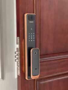 Lắp đặt khóa điện tử Philips quận 8