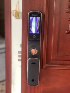 Lắp đặt khóa điện tử Philips quận 8