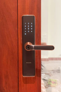 Lắp đặt khóa điện tử Philips quận 3