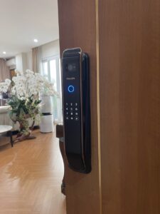 Lắp đặt khóa điện tử Philips quận 11