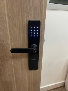 Lắp đặt khóa điện tử Philips Quận Phú Nhuận (Hồ Chí Minh)