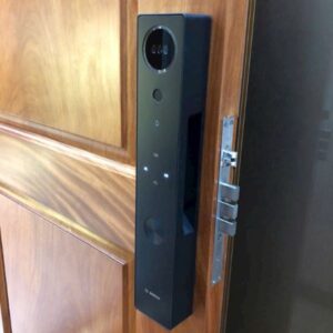 Đừng chọn mua khoá cửa gỗ của Đức khi chưa đọc bài này Hình ảnh thực tế của Khóa cửa vân tay Bosch FU30 PLUS