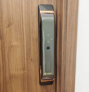 Khóa điện tử cửa gỗ Hubert HB CG68