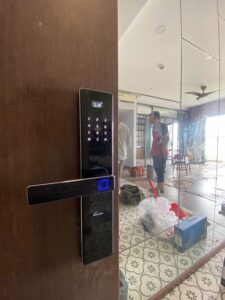Bảng giá ổ khóa cửa phòng ngủ nôi trội đang mua nhất năm 2026 Khóa điện tử cửa gỗ DEMAX EL680 CNC BN (hình ảnh thực tế)