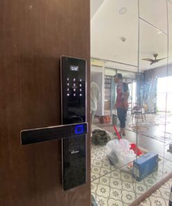 Khóa điện tử cửa gỗ DEMAX EL680 CNC BN (hình ảnh thực tế)