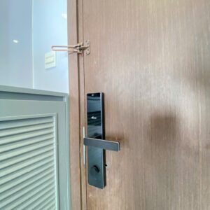 Khóa điện tử cửa gỗ DEMAX EL680 CNC Hình ảnh thực tế