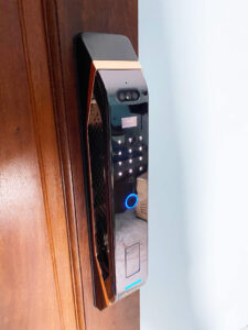 Khoá điện tử cửa gỗ Hubert HB CG68VF