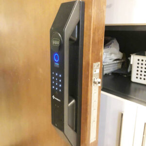 Khóa điện tử cửa gỗ Hubert HB CG64F Black Khóa điện tử Hubert HB CG64F Black