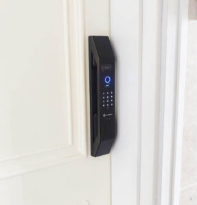 Khóa điện tử cửa gỗ Hubert HB CG64F Black Khóa điện tử Hubert HB CG64F Black