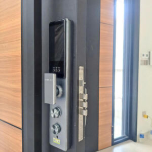 Khóa vân tay CNC cho cửa nhôm, cửa gỗ, cửa sắt lắp đặt tận nơi Hình ảnh lắp đặt khóa điện tử Kassler KL-889 CNC