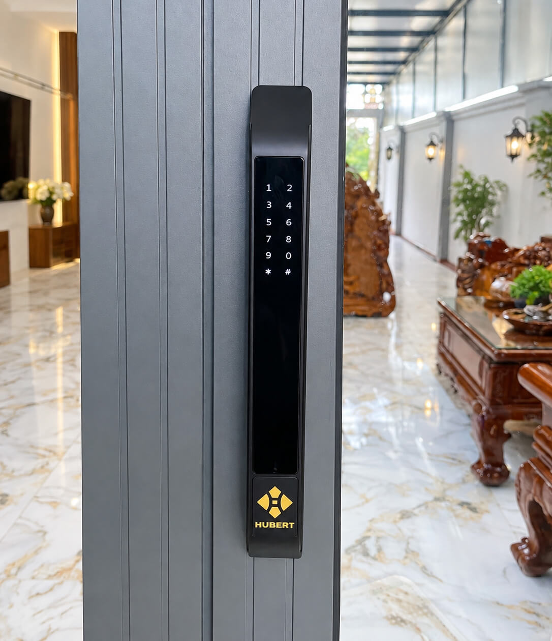 Mua khóa Hubert chính hãng, giá tốt ở đâu? Lắp đặt tận nơi Khóa điện tử cửa nhôm Hubert HB CN79 Black (Khóa tự động)