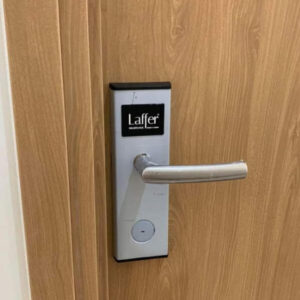 Khóa căn hộ dịch vụ nên dùng loại nào bền, đẹp, dễ quản lí Khóa thẻ từ Laffer DSH100