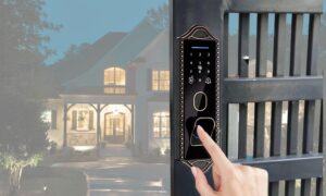 Khóa vân tay cửa sắt bền đẹp lắp ngoài trời, chống nước tốt Khóa vân tay cửa sắt bền đẹp lắp ngoài trời, chống nước tốt