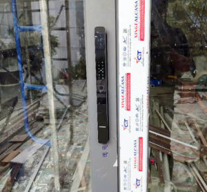 Giá ổ khóa cửa nhôm Xingfa cập nhật mới nhất Thi công lắp đặt khóa vân tay cửa nhôm Xingfa