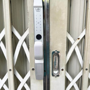 Khóa vân tay cửa lùa, cửa trượt quay Laffer R1 4 Khoa van tay cua lua cua truot quay Laffer R1