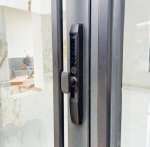 Khóa vân tay cửa lùa, cửa trượt quay Laffer R1 Khóa vân tay cửa lùa, cửa trượt quay Laffer R1