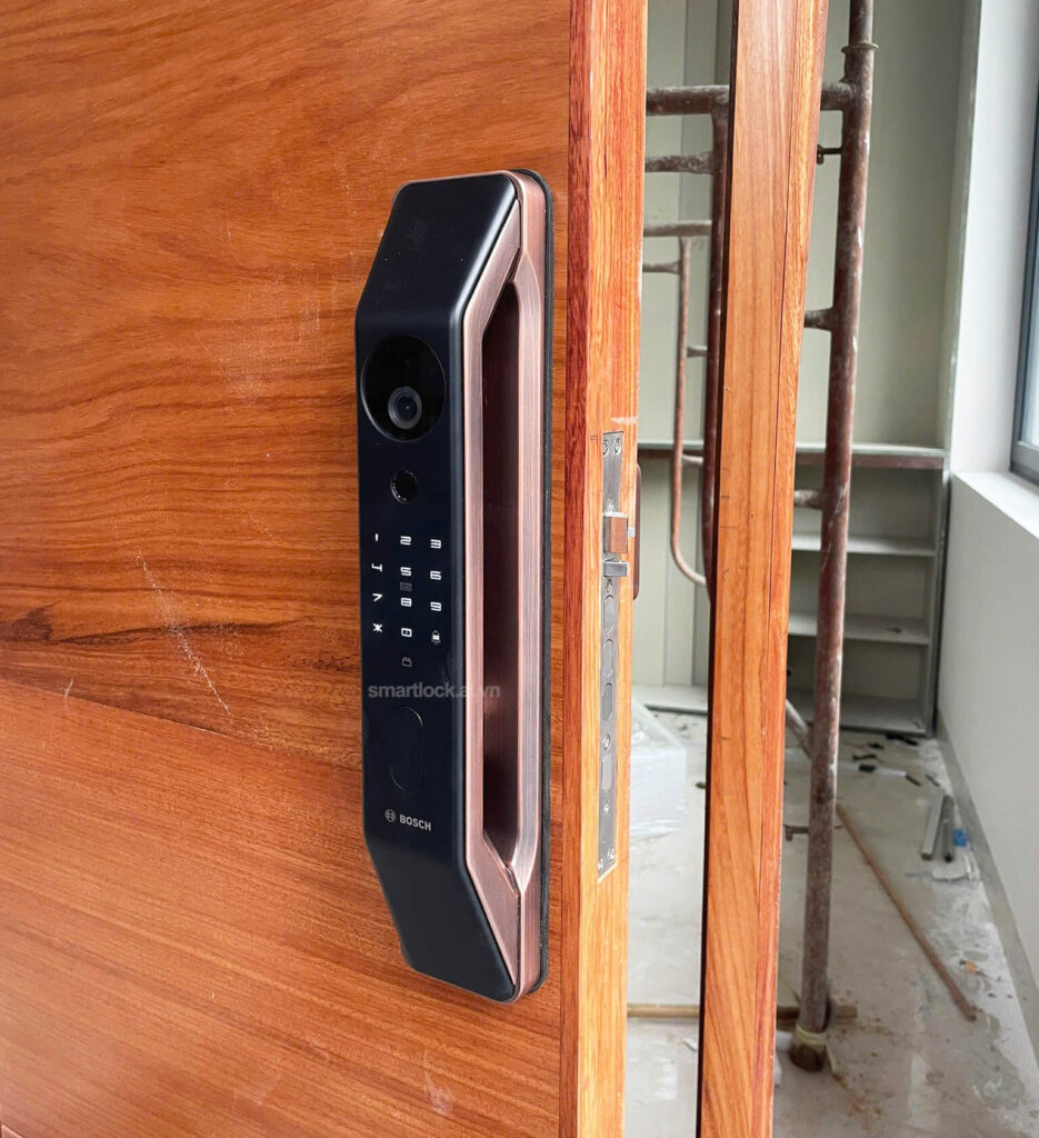 Hình ảnh lắp đặt khóa Bosch FU6 Plus