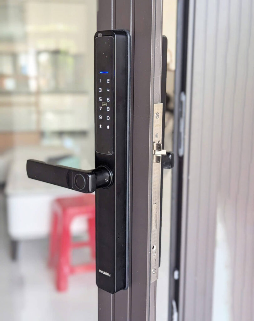 Dịch vụ Mua bán Lắp đặt khóa cửa vân tay điện tử Nha Trang Thi công lắp đặt khóa cửa Hyundai SLS003