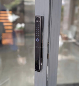 Nhà thầu mua bán lắp đặt khóa điện tử thông minh tại quận 2 Hình ảnh lắp đặt khóa cửa nhôm kính chuẩn kỹ thuật, đẹp