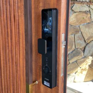 Thi công lắp đặt khóa điện tử FU8 Plus