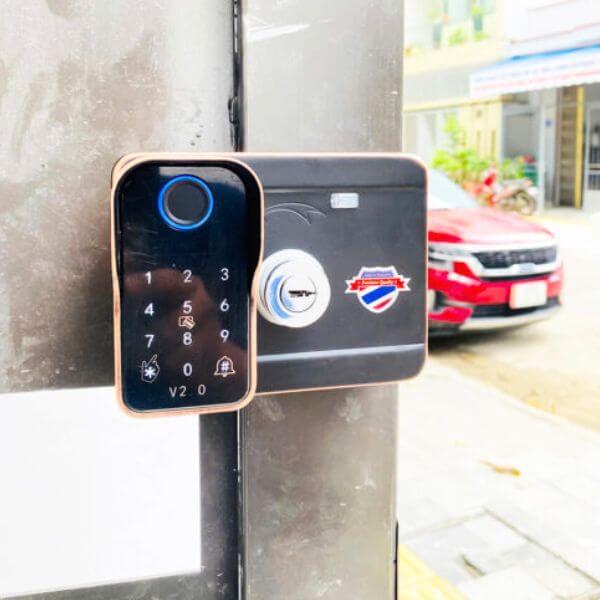 Remote Control Door Lock providing Modern Convenience and Safety Hubert HB CC79 TITAN Smart Lock with Remote for Easy Home Entry