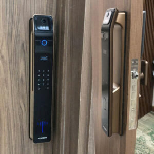 Hyundai HY-SLA808 smart lock installation on wooden door