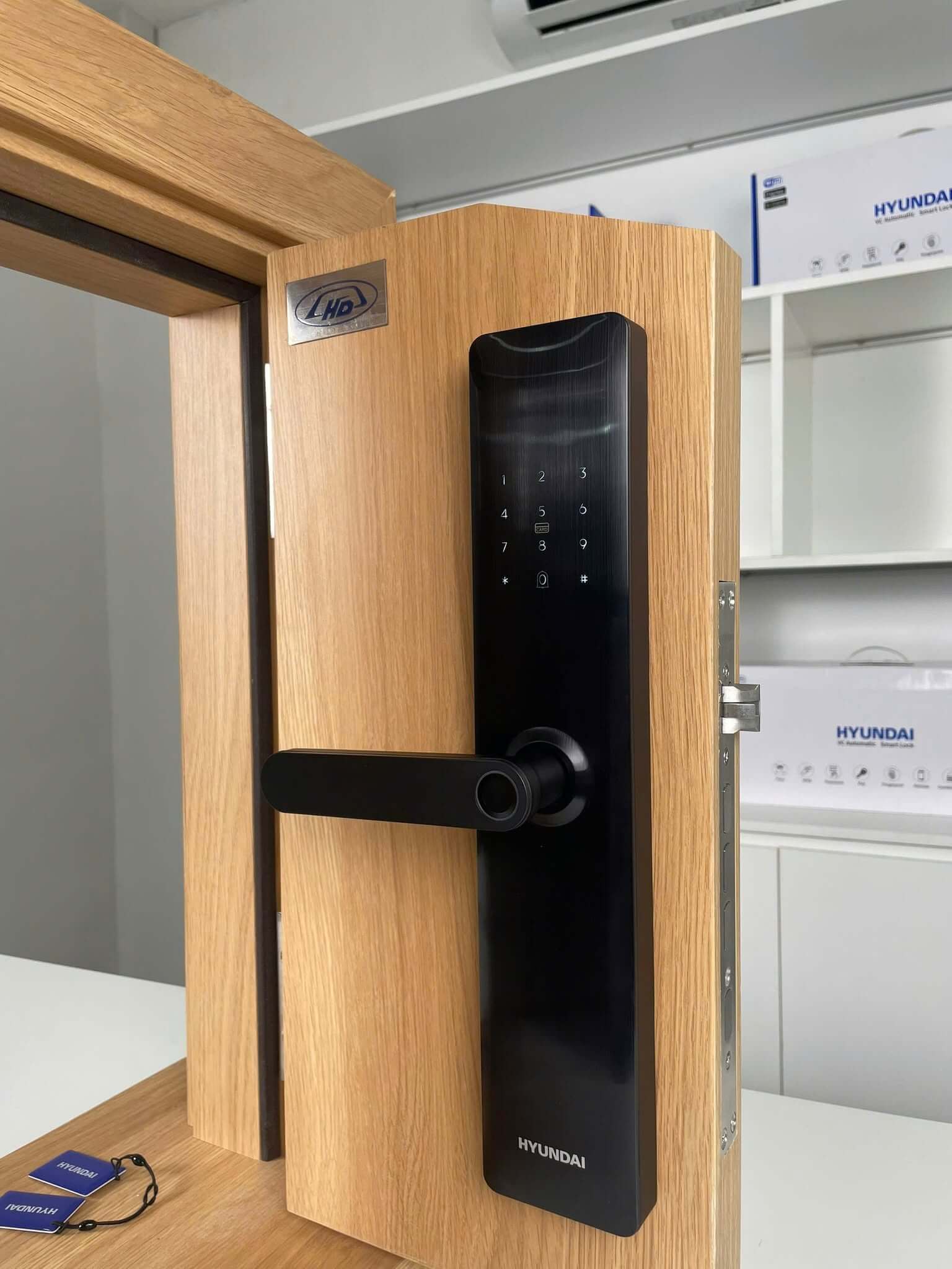 50+ Mẫu Khóa Cửa Tay Gạt Điện Tử Đẹp, Chính Hãng | Smart Lock Hình ảnh Khóa vân tay cửa gỗ Hyundai HY-SL006