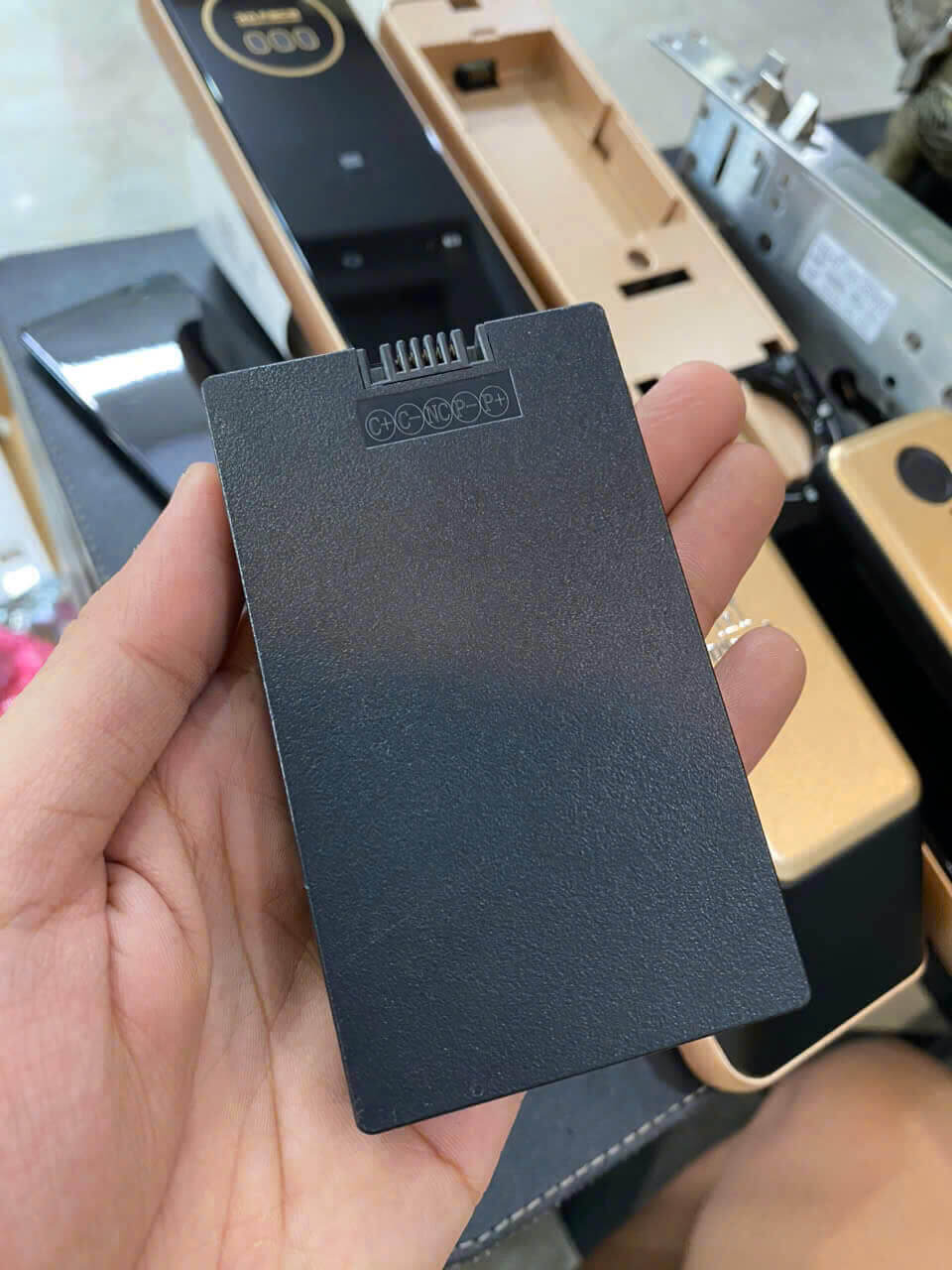 Khóa vân tay dùng pin sạc Lithium bền bỉ, tuổi thọ cao Pin lithium dùng cho khóa điện tử