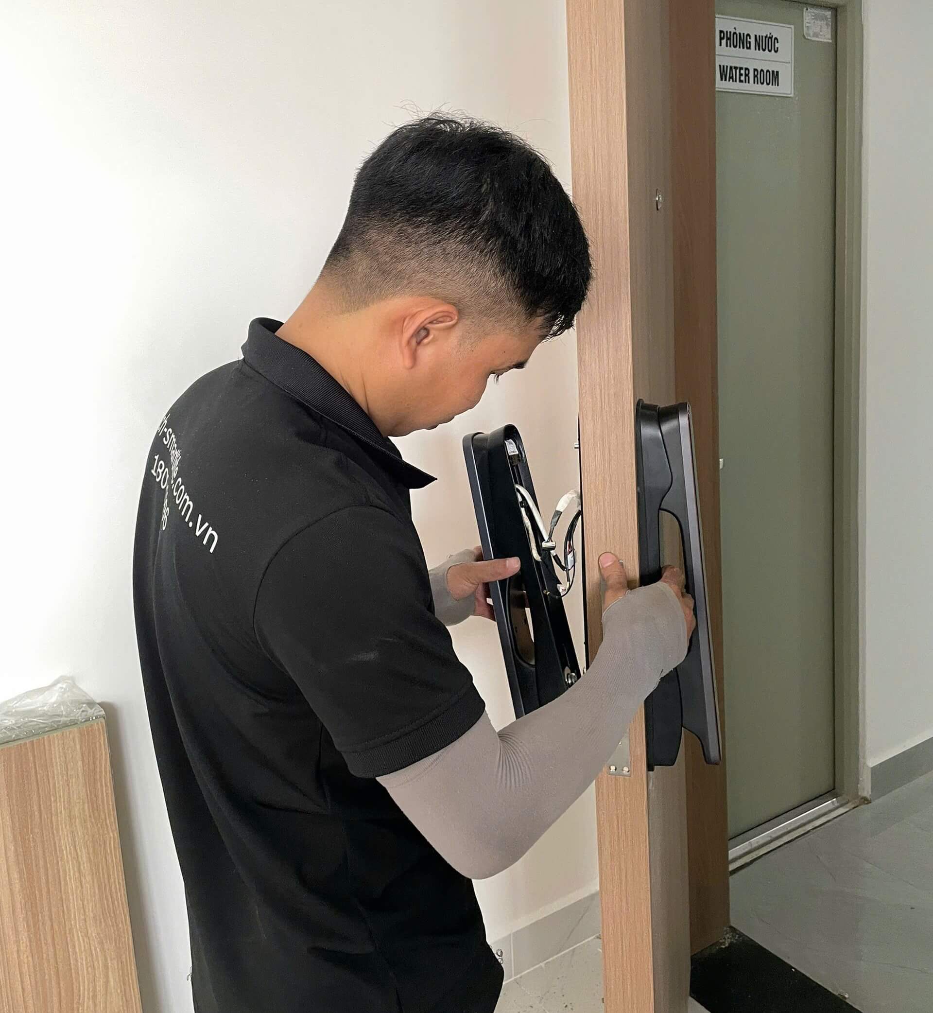 Thay Khóa Cửa Keppel Tận Nơi, Báo Giá Chi Tiết Lắp đặt thay thế khóa cửa vân tay