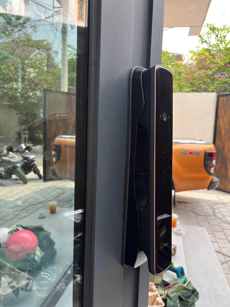 Lắp đặt khóa cửa Bosch EL800VF